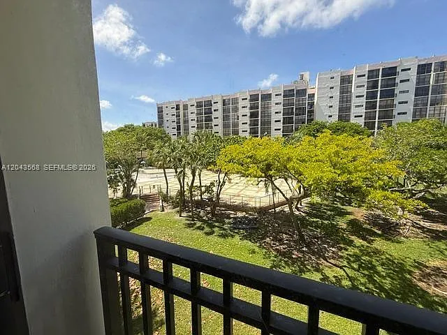 16919 N Bay Rd #307 — Photo 28