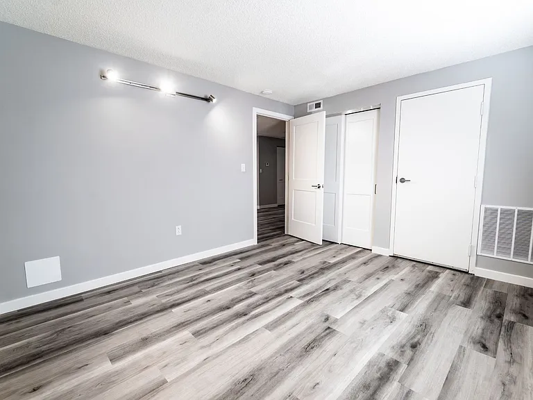 OakWood Park -- No up-front security deposit required! — Photo 17