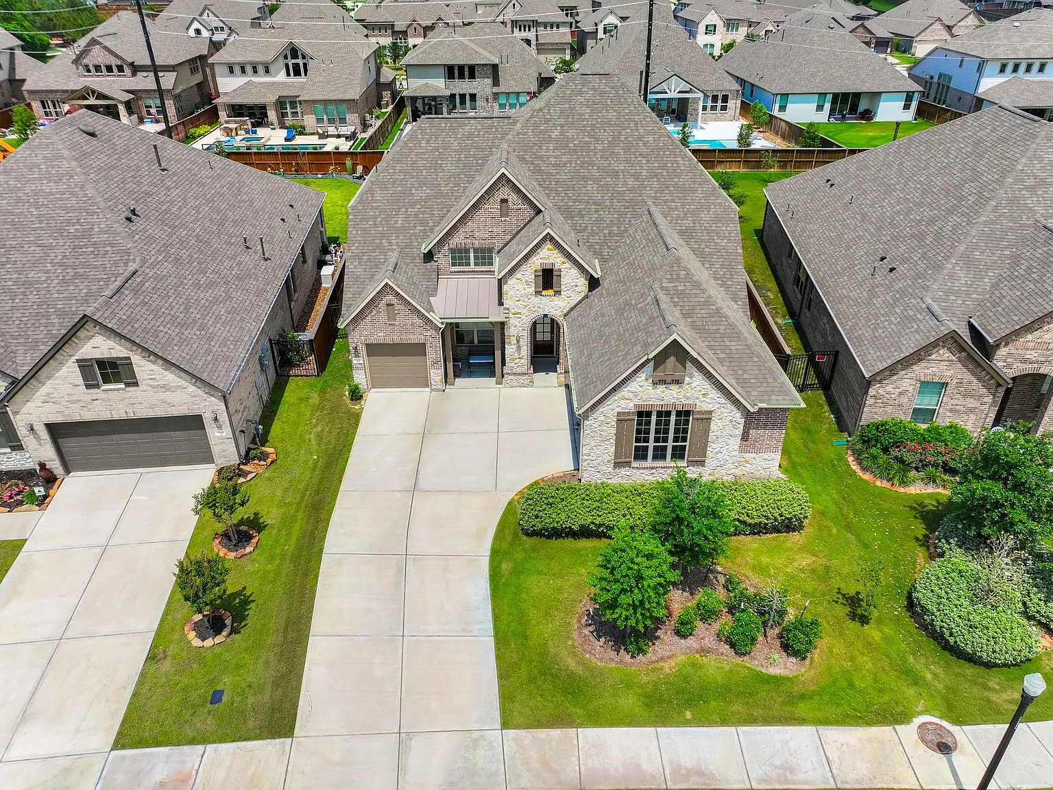 5 bed, 4.5 bath, 3514 sqft, $3,900 — Photo 3