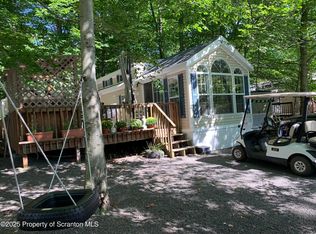 71 Lakeview Dr E, Gouldsboro, PA 18424