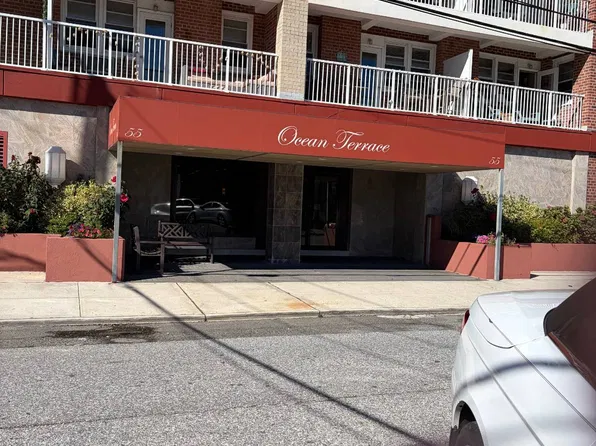 55 Monroe Blvd APT 3M, Long Beach, NY 11561