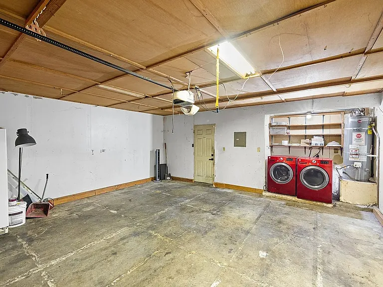 995 Matthew Ct — Photo 29