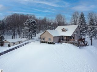 10155 E Shady Ln, Suttons Bay, MI 49682