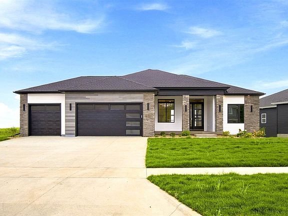 2nd image of 3040 Ridgeview Cir