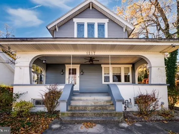 1217 Howard Ave, Pottsville, PA 17901