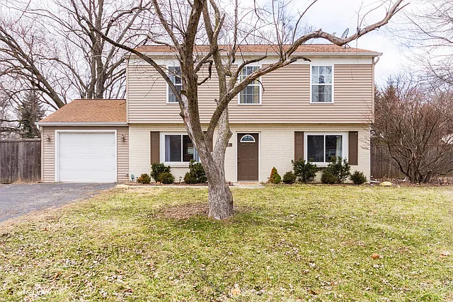 552 Spruce Rd photo 1