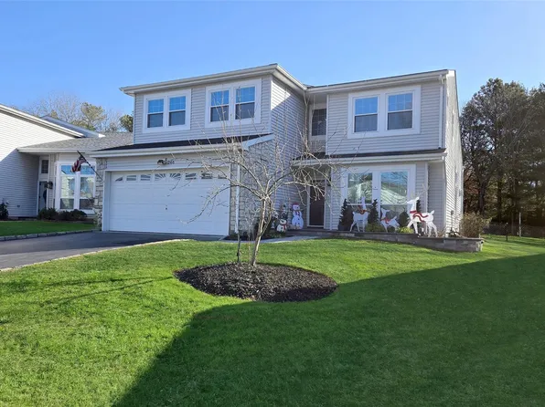 246 Fairfield Drive E, Holbrook, NY 11741
