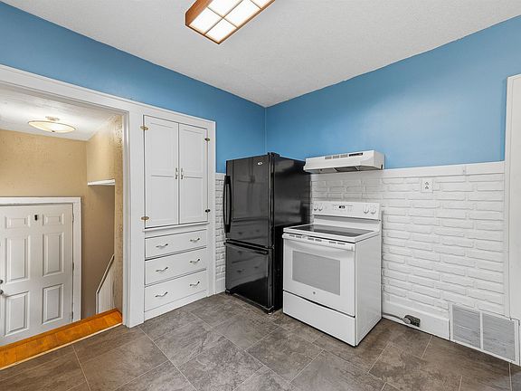 3rd image of 212 Amory St
