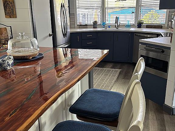 Newer appliances and floors.