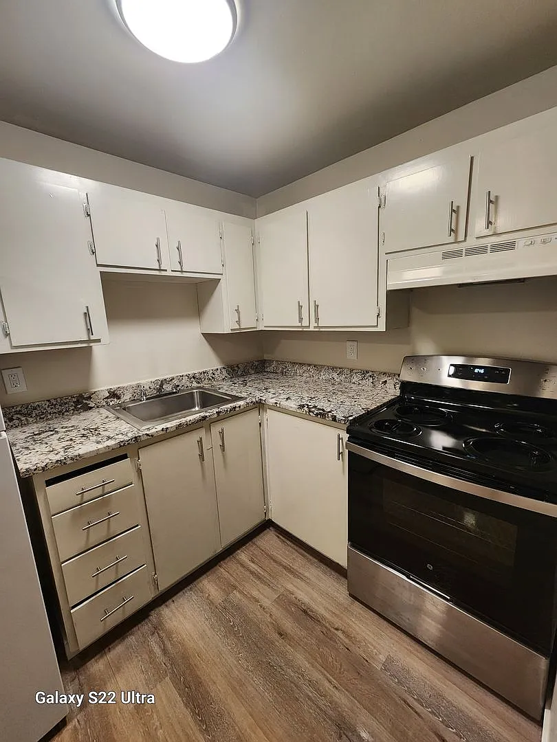 Cherry St 2620 E — Photo 4