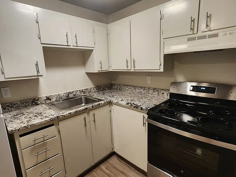 2620 E Cherry St — Photo 4