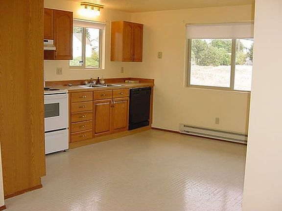 Spacious eat-in Kitchen
