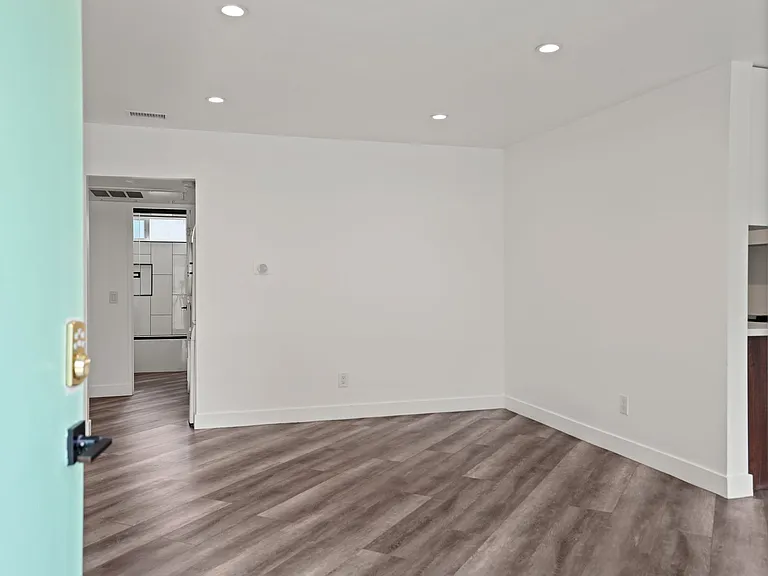 6307 Elgin Street Apartments — Photo 11