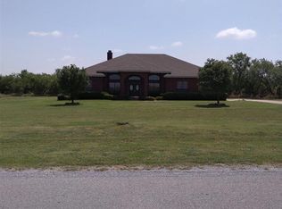 1605 Quail Valley Rd, Iowa Park, TX 76367