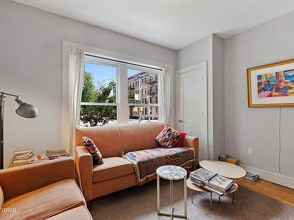 2nd image of 1078 Park Pl APT 1