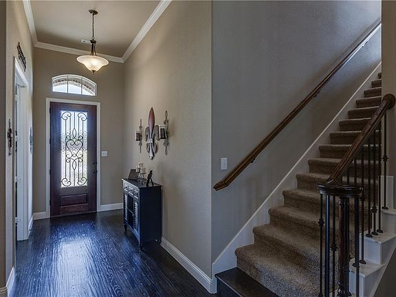 4th image of 368 Pedmore Dr