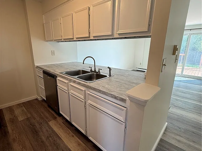 5448 Tourmaline Dr — Photo 7