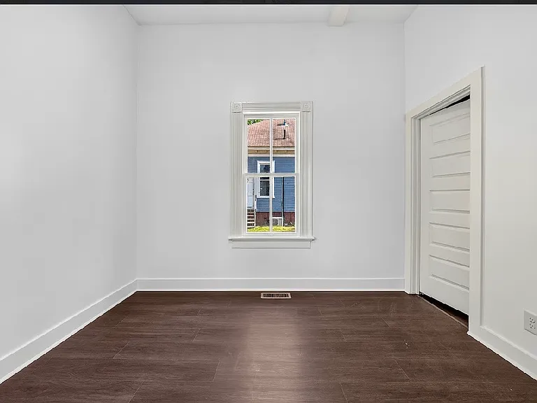 2807 Beacon Ave — Photo 17