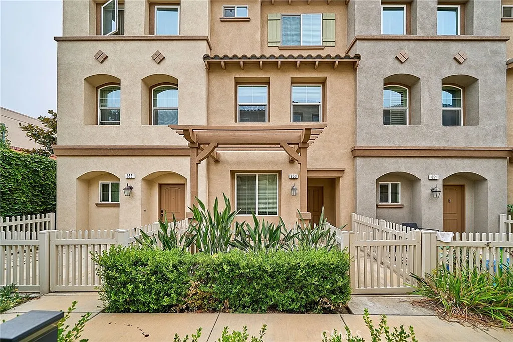 4 bed, 1685 sqft, $3,600 — Photo 1