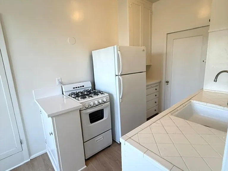 Fair Oaks Apts — Photo 5