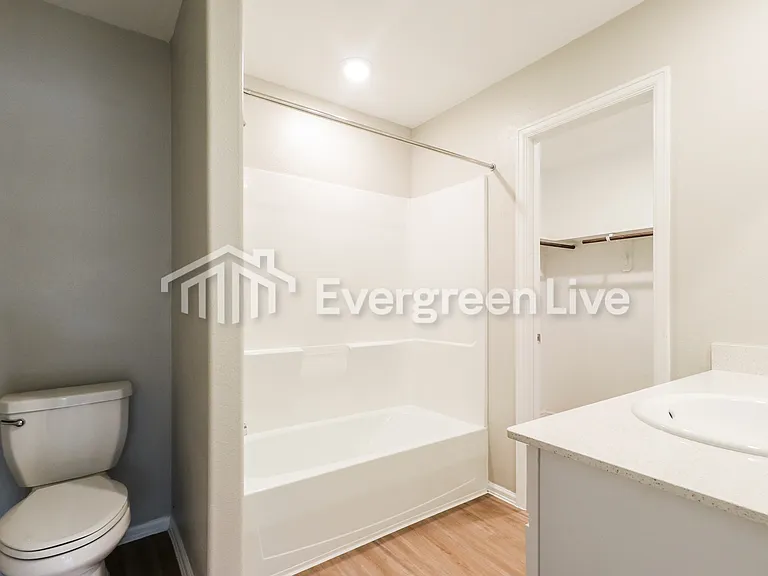 715 Hackberry Branch Ct — Photo 9