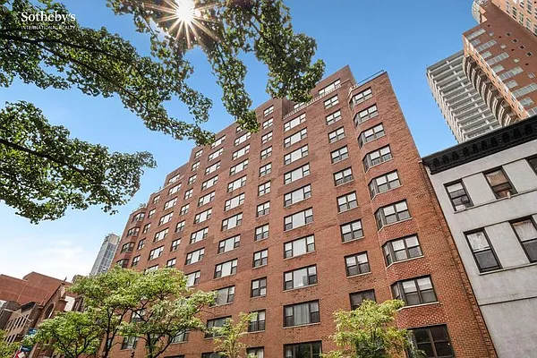 Sold by Sotheby's International Realty | media 10