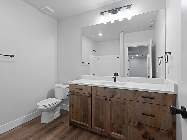 656 Jeanine Dr — Photo 43