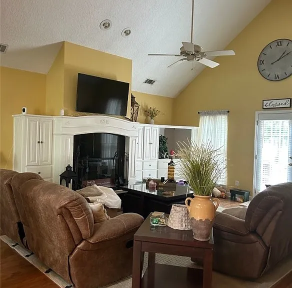 111 Meadowlark Cir — Photo 3