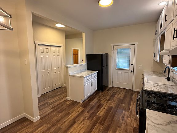 5th image of 940 Davis St #3