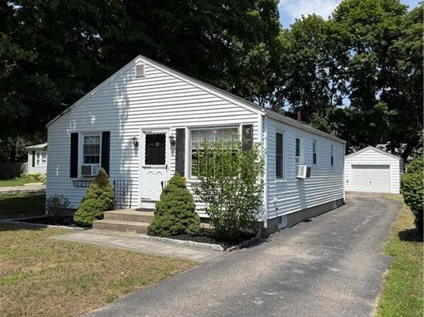 29 Pleasant View Rd, Warwick, RI 02888