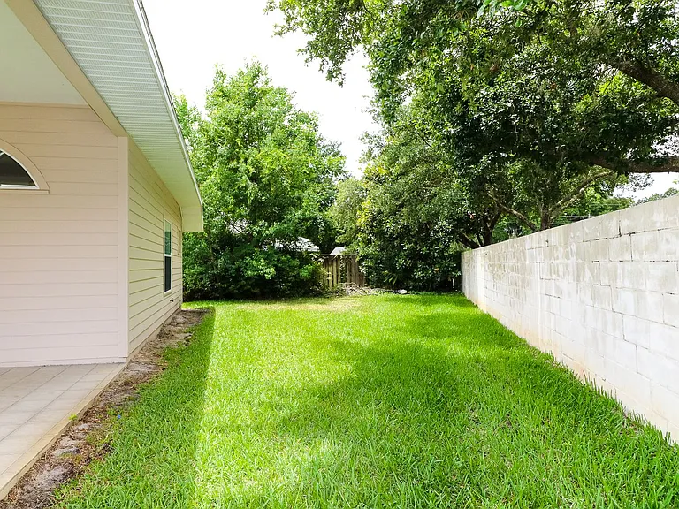 6202 NW 36th Dr — Photo 22