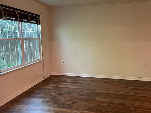 3rd image of 10411 Campus Way S