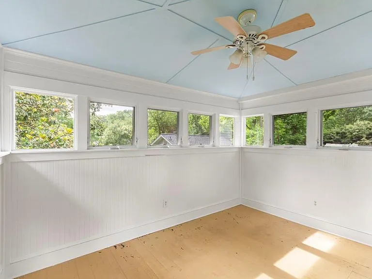 327 Adams St — Photo 19