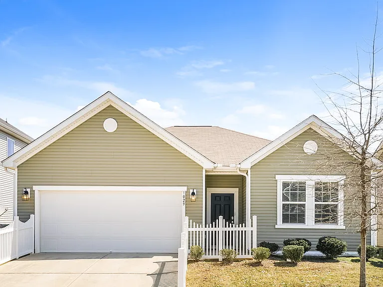 1029 Avondale Dr — Photo 1