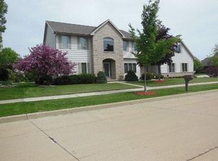 4520 N Windingbrook Dr, Appleton, WI 54913