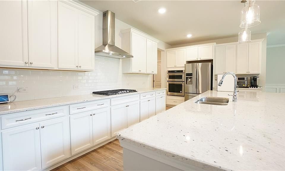 1st image of 585 Briard Dr