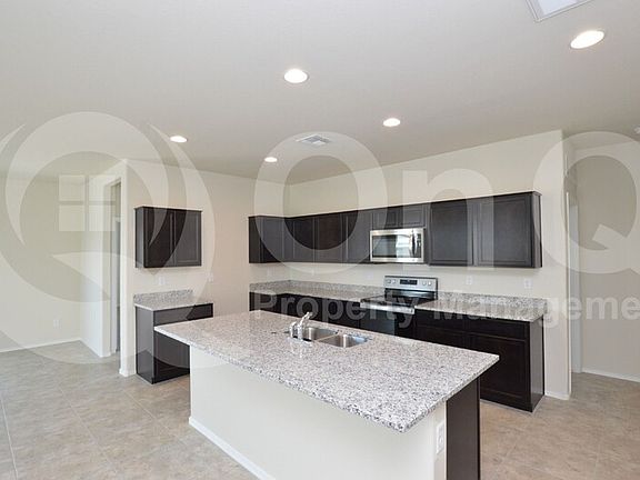 3rd image of 1026 W Laredo St