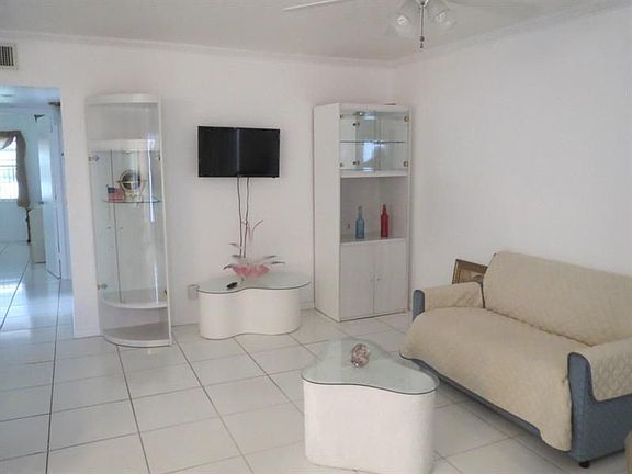 2nd image of 184 Coventry Pl #H