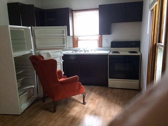 2nd image of 732 Green St