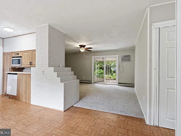 65 Orchard Ln — Photo 3