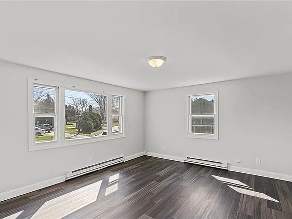 5th image of 19 Harris St #19