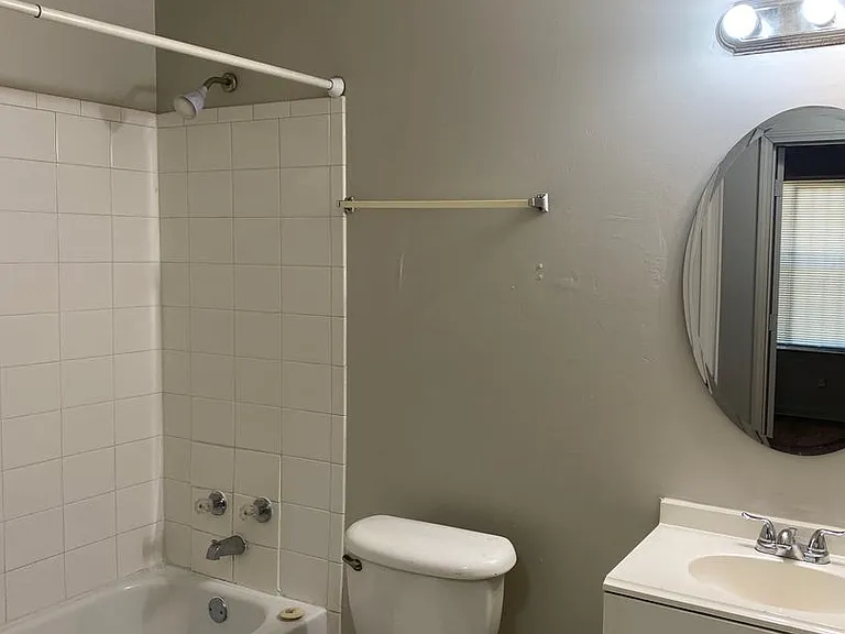 1572 Victor St — Photo 15