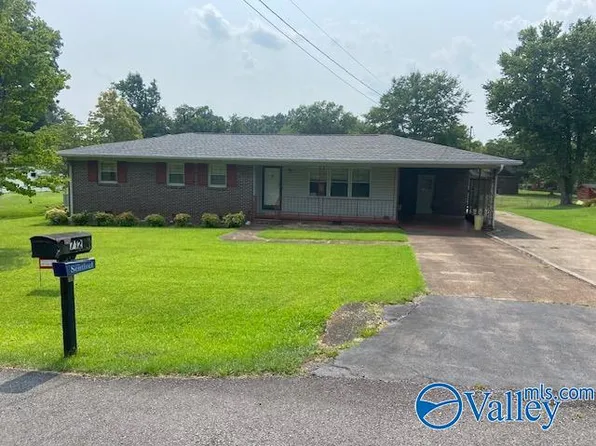 712 Adams St, Scottsboro, AL 35768