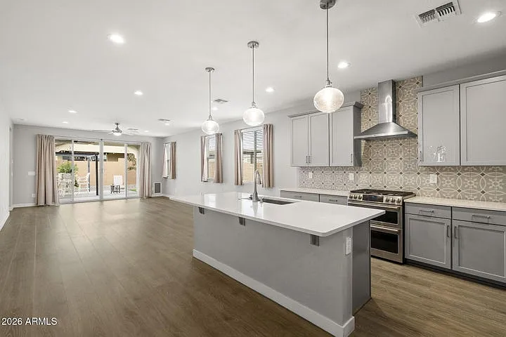 10768 W Kinderman Dr — Photo 16