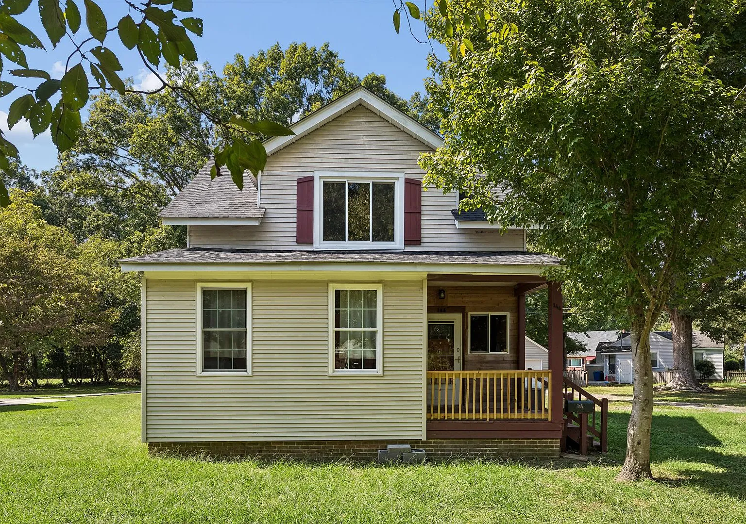4 beds, 2 bath Character, comfort, and convenience in the heart of Newport News — Photo 1