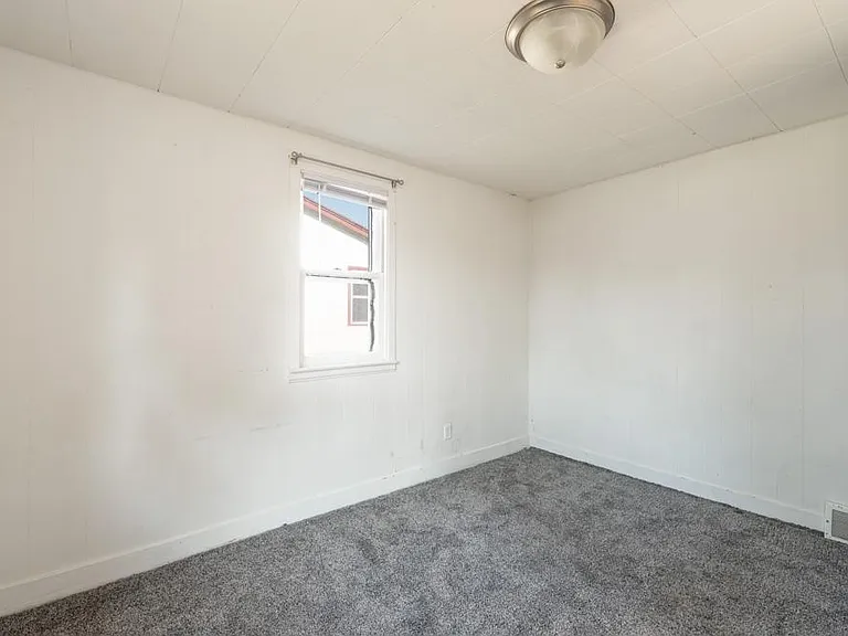 1908 E Rosser Ave — Photo 7
