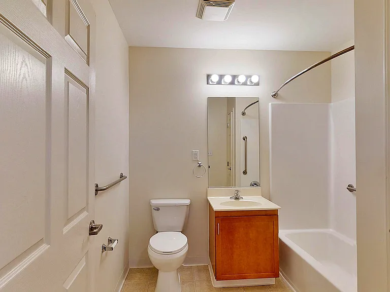 2730 N Forest Rd — Photo 19