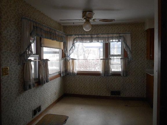 3rd image of 1358 Hazelwood St