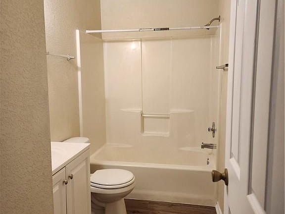 4th image of 813 Gemstone Ave
