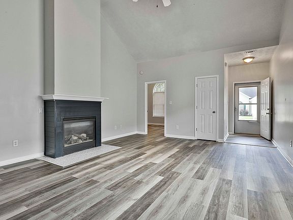 5th image of 440 Autumn Glen Cir